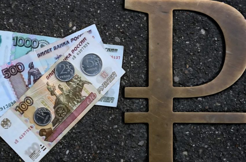  الروبل الروسي يسجل أقوى أداء عالمي أمام الدولار في 2025